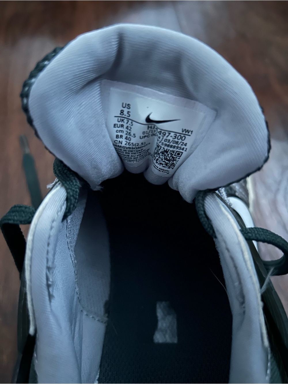 Nike Men's Gray and Silver Athletic Sneakers - Picture 7 of 7